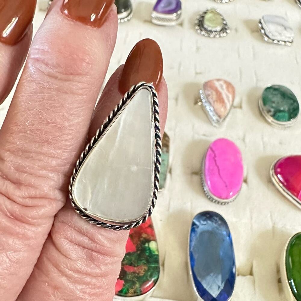 💕 Mother of pearl natural gemstone ring,‎ silver overlay adjustable, stamped 95